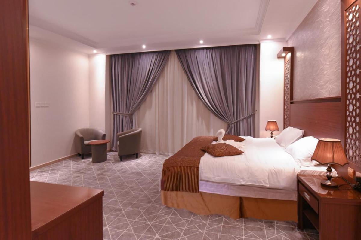 Popular attractions Area Nearby Property
